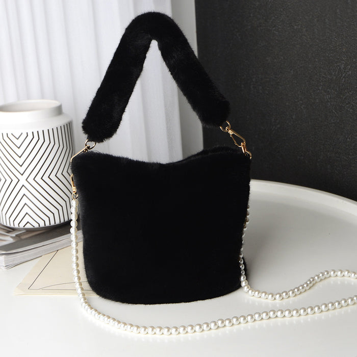 Sac seau en peluche damier avec conception de chaîne de perles sacs à main de luxe de mode d'hiver pour les femmes sacs à bandoulière de Shopping personnalisés