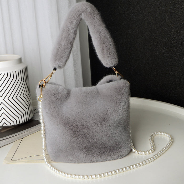 Sac seau en peluche damier avec conception de chaîne de perles sacs à main de luxe de mode d'hiver pour les femmes sacs à bandoulière de Shopping personnalisés