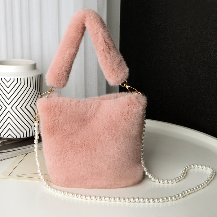 Sac seau en peluche damier avec conception de chaîne de perles sacs à main de luxe de mode d'hiver pour les femmes sacs à bandoulière de Shopping personnalisés