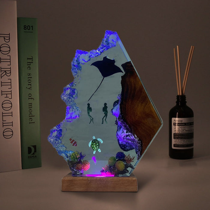 Resin Marine Manta Ray Diver Home Decoration Table Lamp