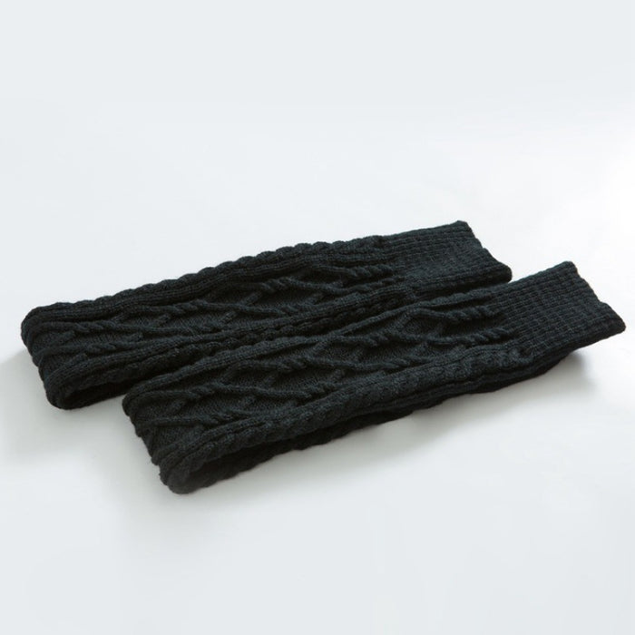 Über die Kniebeinwärmer in den Innenhausesocken gestrickt
