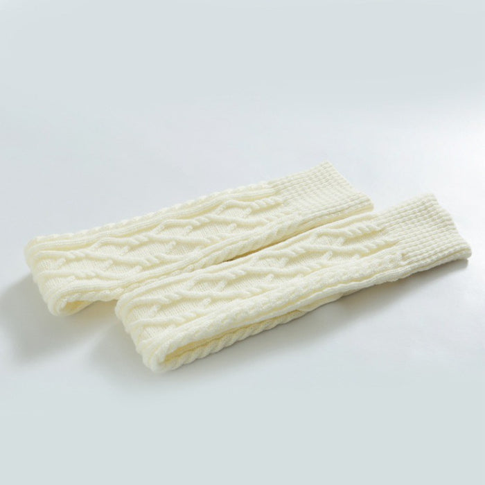 Über die Kniebeinwärmer in den Innenhausesocken gestrickt