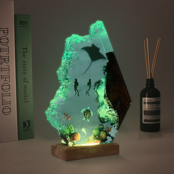 Resin Marine Manta Ray Diver Home Decoration Table Lamp