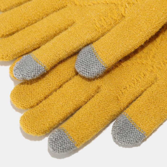 Dreiteiliges Set aus Herbst- und Wintermützen, Schals und Handschuhen
