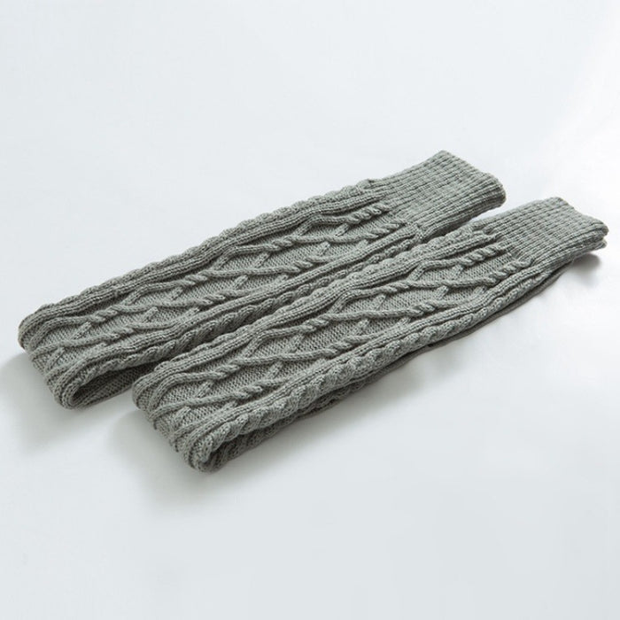 Über die Kniebeinwärmer in den Innenhausesocken gestrickt