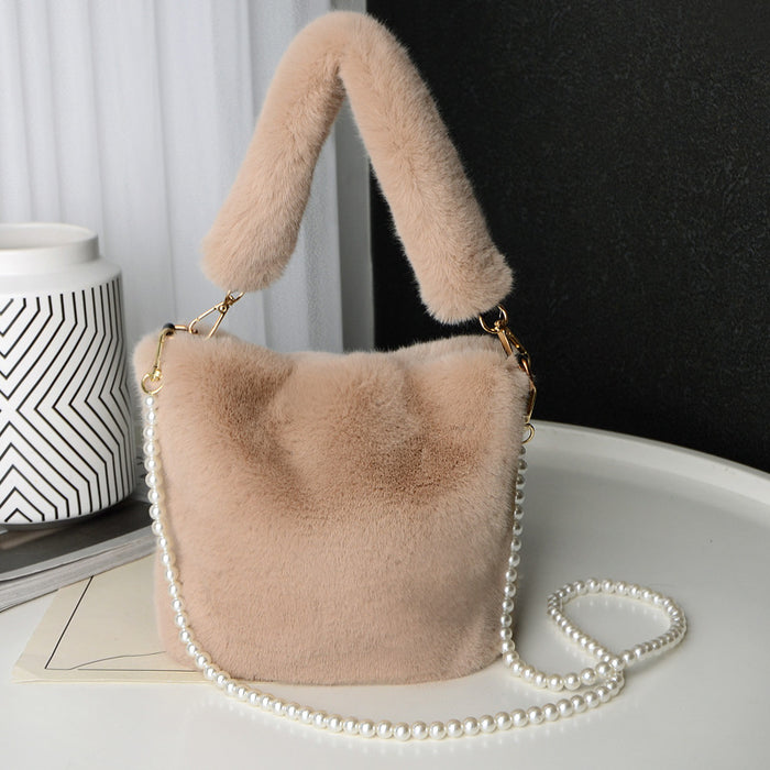 Sac seau en peluche damier avec conception de chaîne de perles sacs à main de luxe de mode d'hiver pour les femmes sacs à bandoulière de Shopping personnalisés