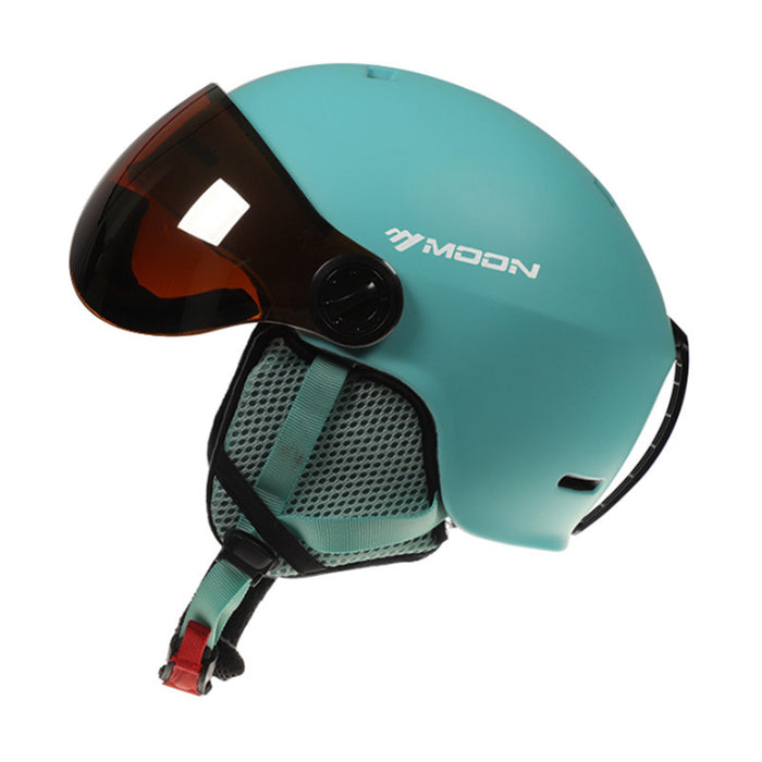 Skihelm mit Schutzbrille
